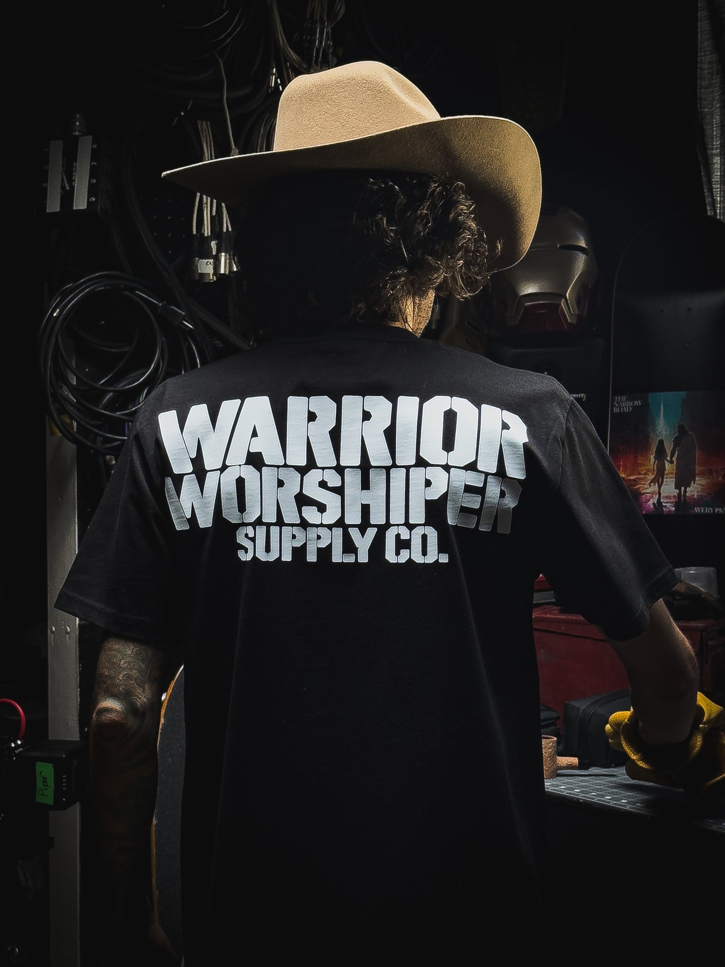 STANDARD ISSUE SGT LOGO TEE