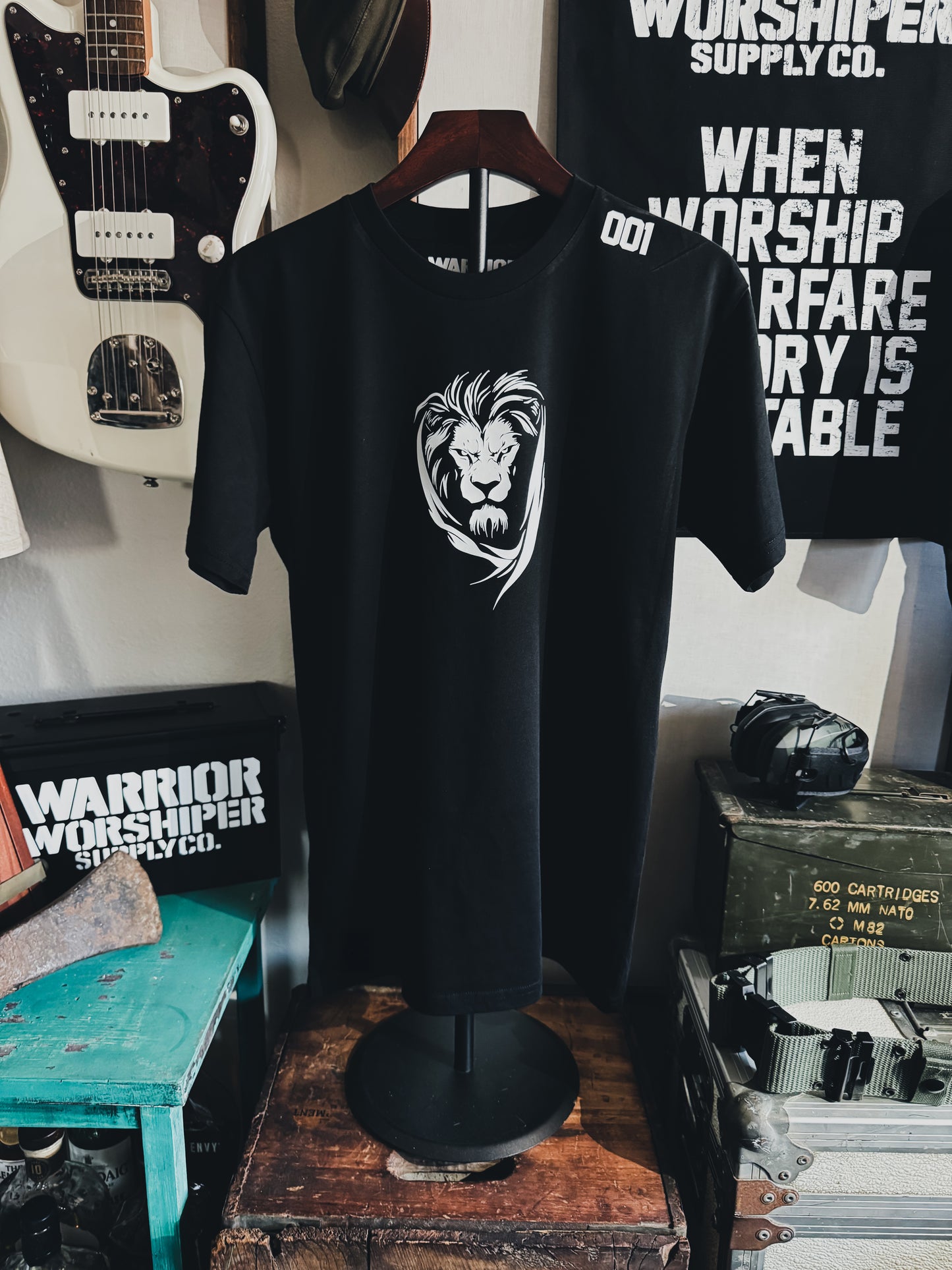 LION EAGLE "PREMIUM" TEE IN BLACK