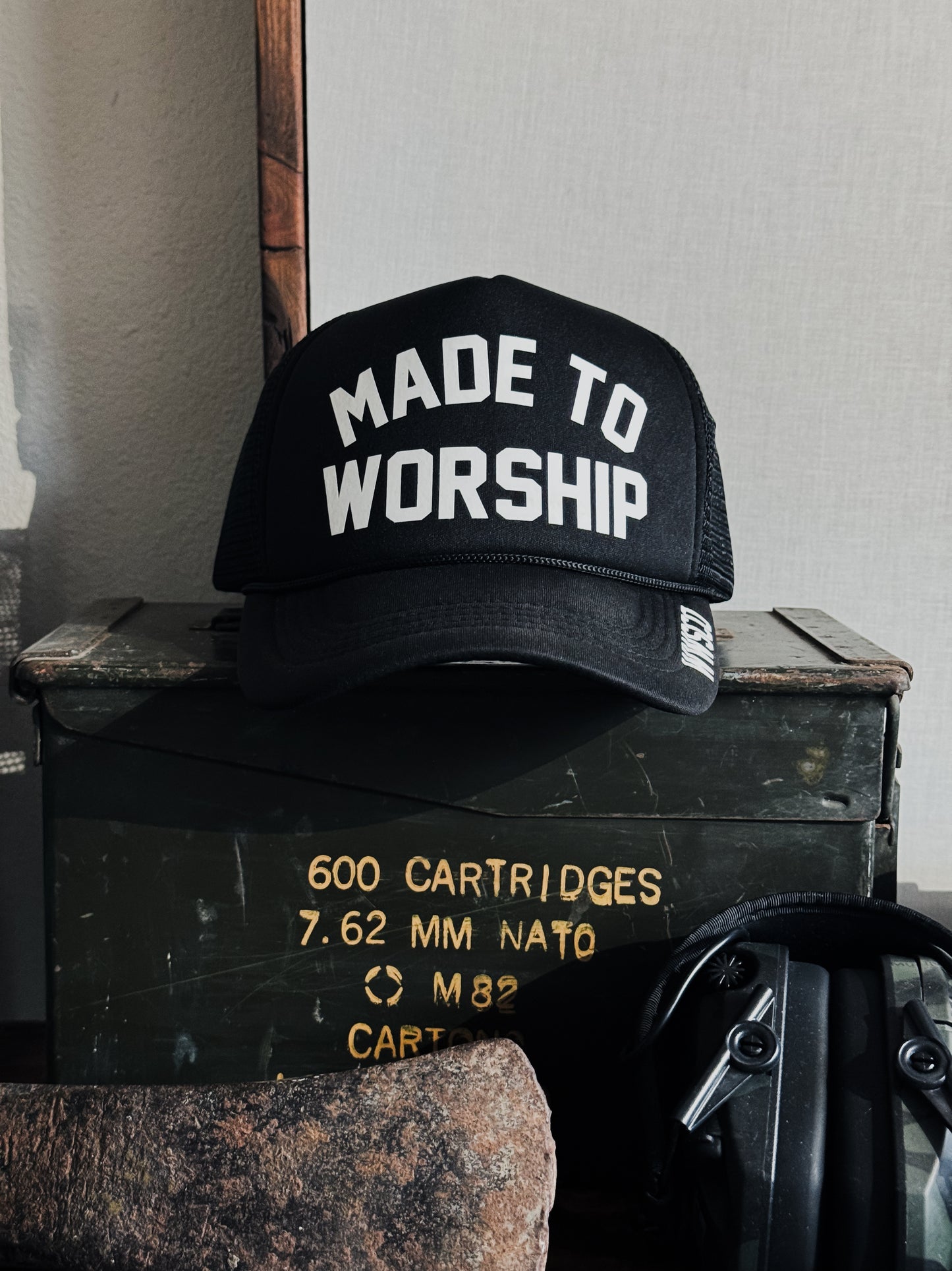 MADE TO WORSHIP TRUCKER HAT IN BLACK