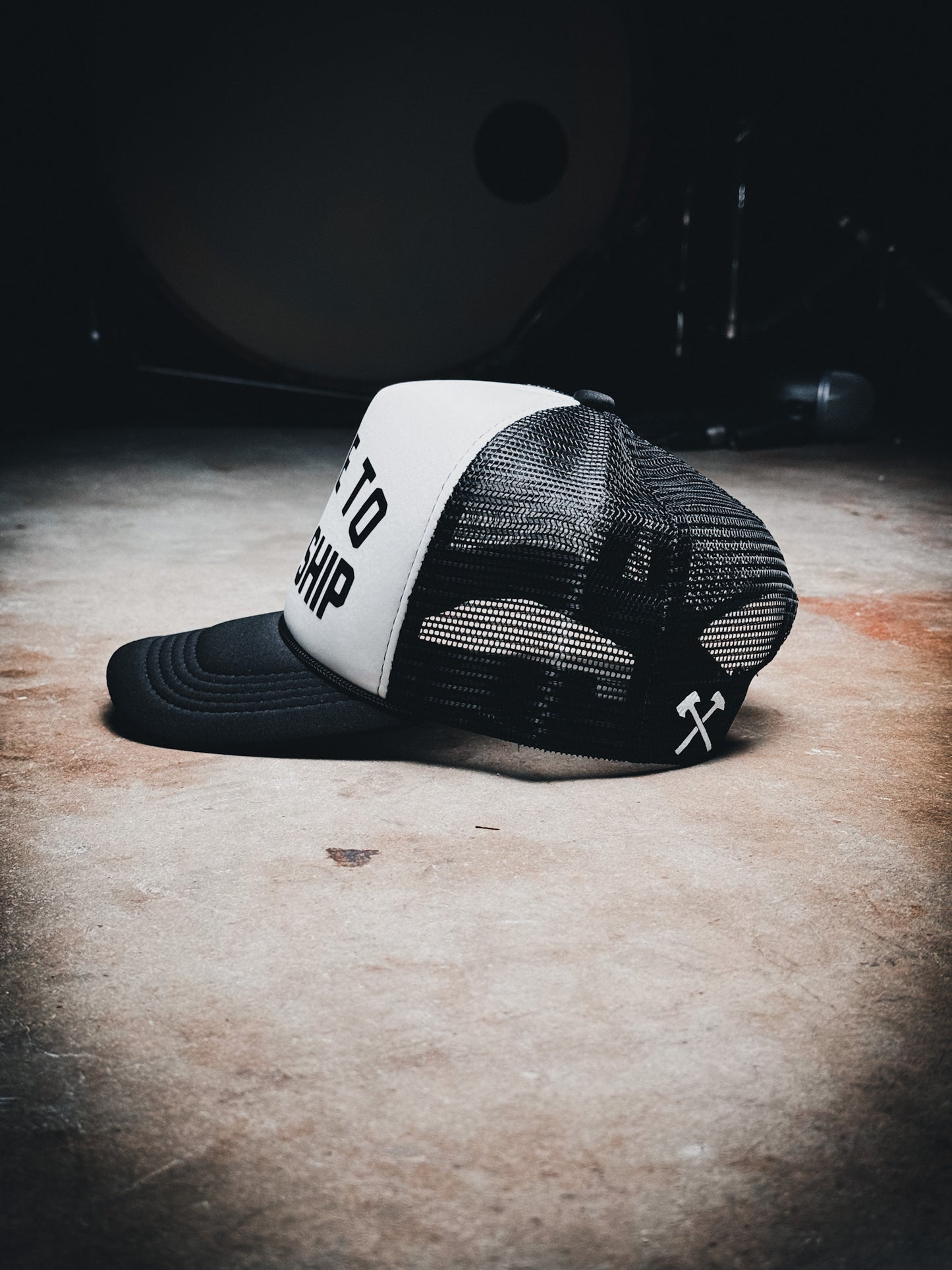 MADE TO WORSHIP - OLD SCHOOL TRUCKER WHT/BLK