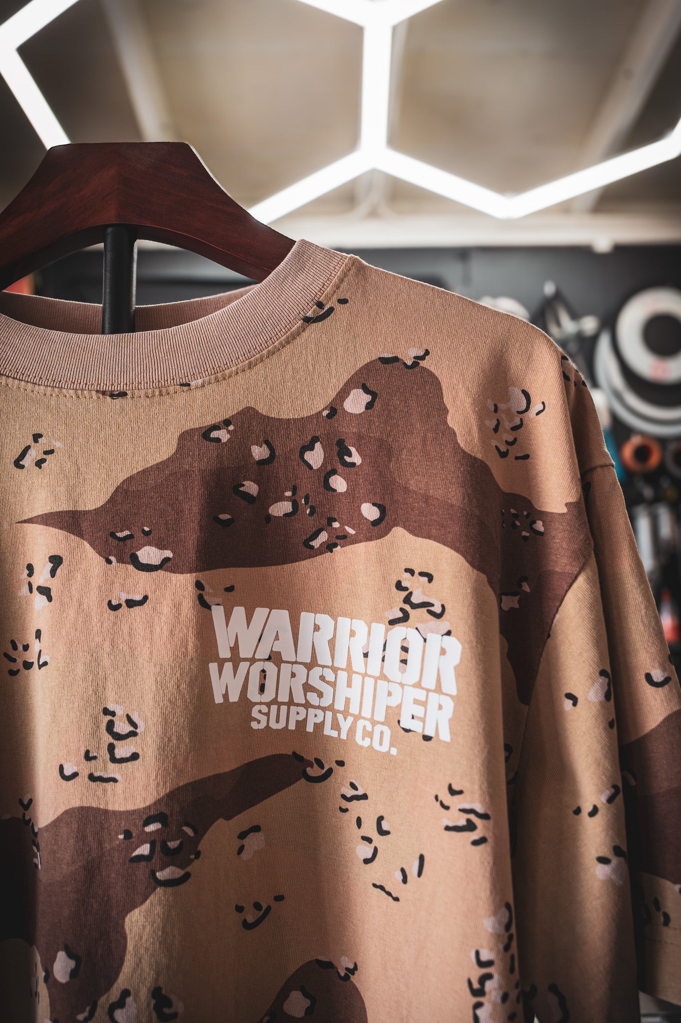 [NEW] WORSHIP IS WARFARE V2 OVERSIZED BOX TEE 7.5 oz IN VINTAGE DESERT CAMO