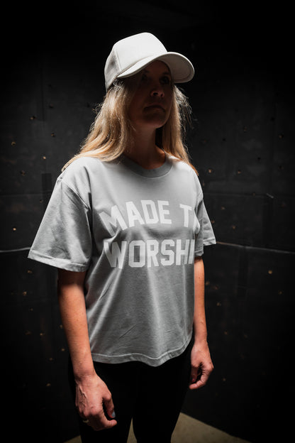 [NEW] WOMAN - MADE TO WORSHIP MARTINA TEE IN POWDER