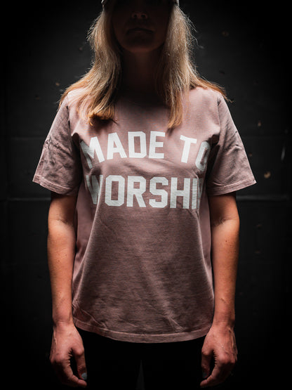 [NEW] WOMAN - MADE TO WORSHIP HEAVY TEE IN FADED PINK 7.1 oz