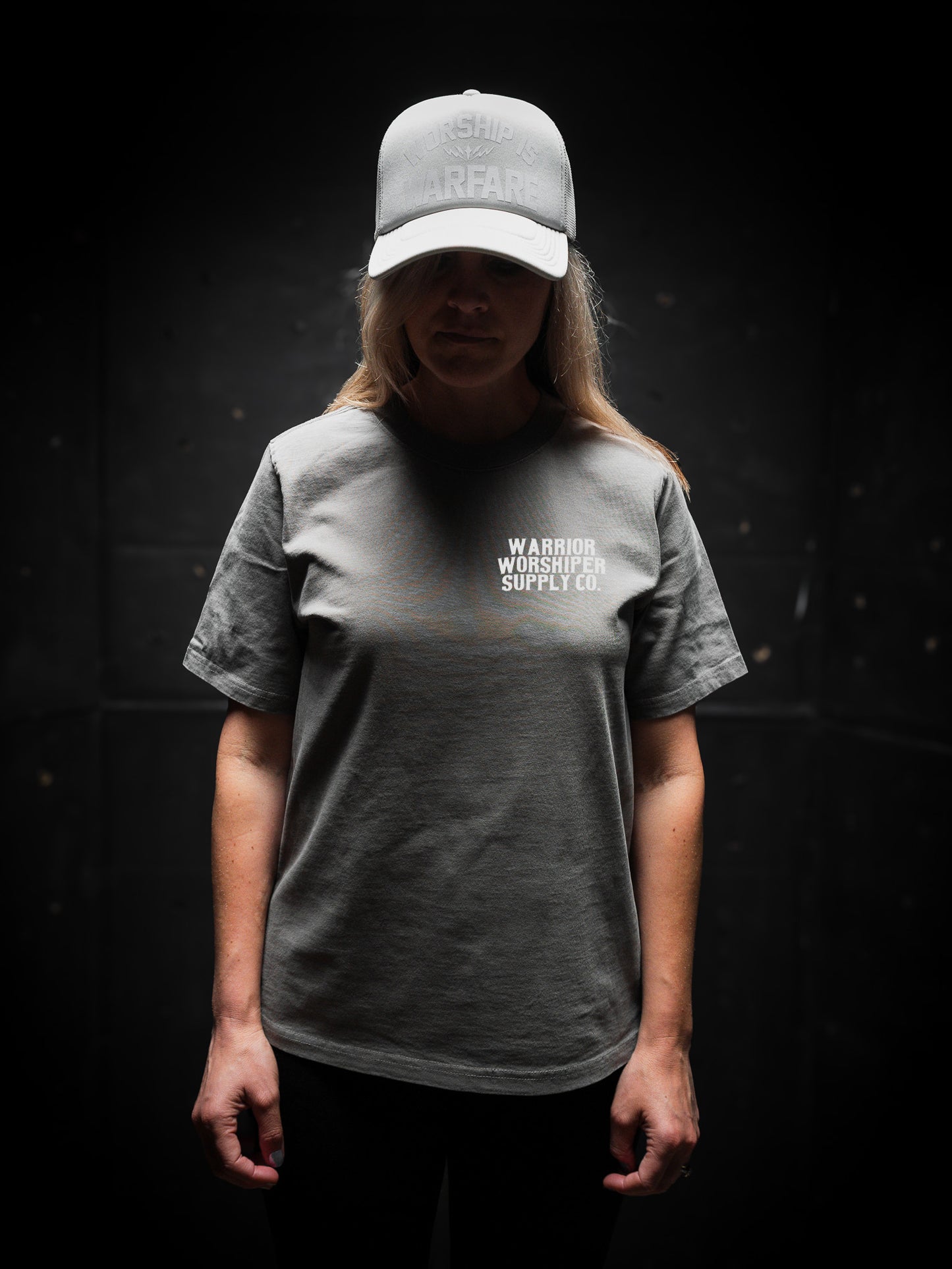 [NEW] WOMEN - NOTHING BUT THE BLOOD HEAVY  7.1 oz TEE IN FADED GREY